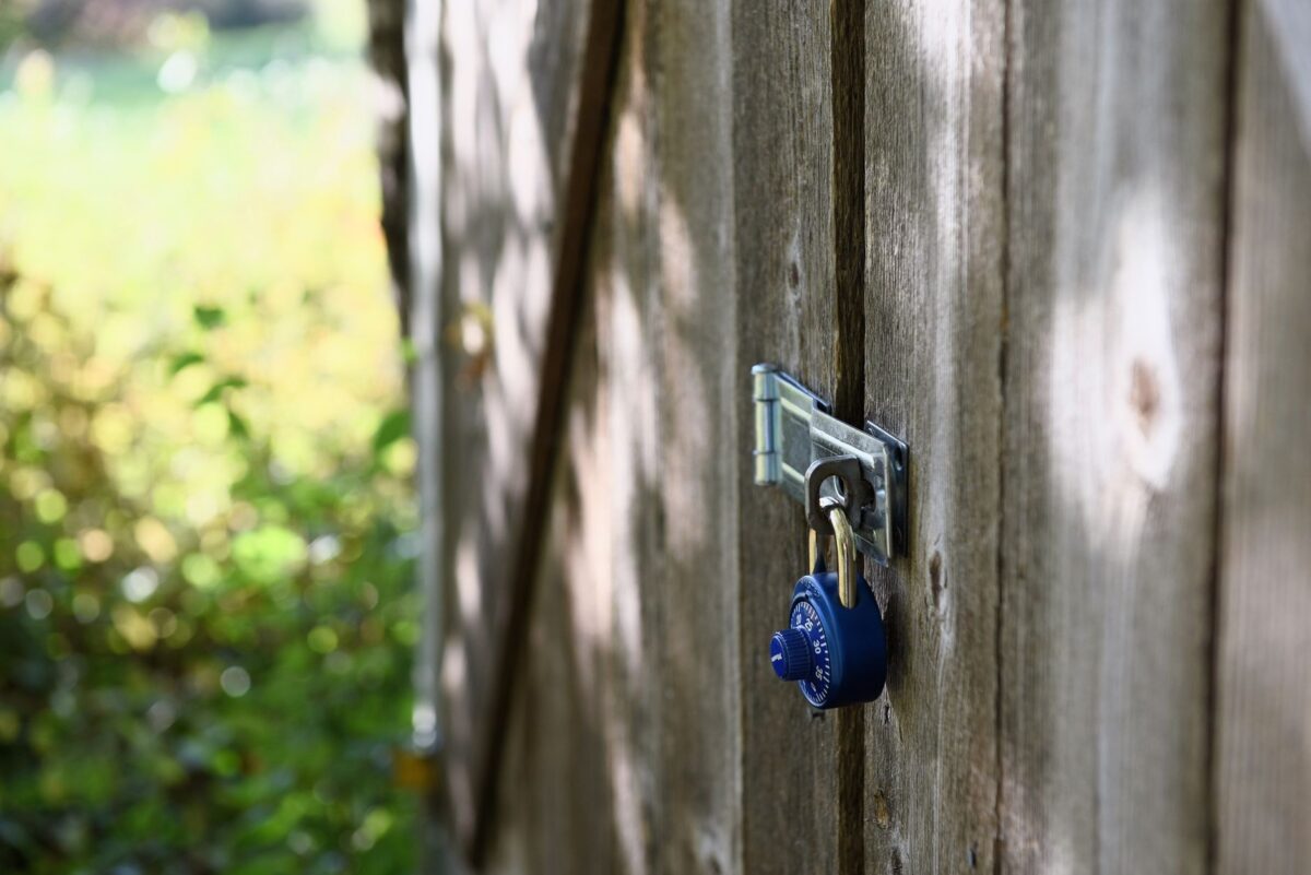 Serrure connectée à code : pourquoi le digicode reste l’option la plus oubliée des fabricants
