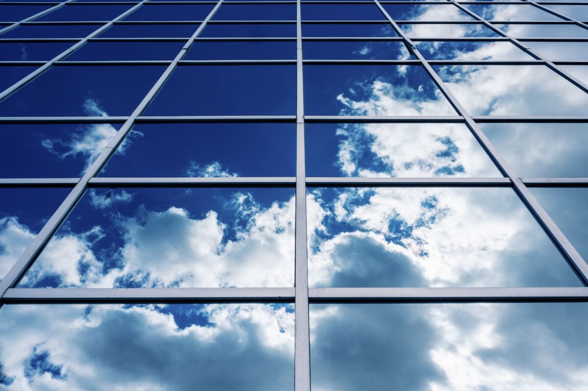 Colocation en data center : l’alternative stratégique qui sécurise vos coûts face au cloud public